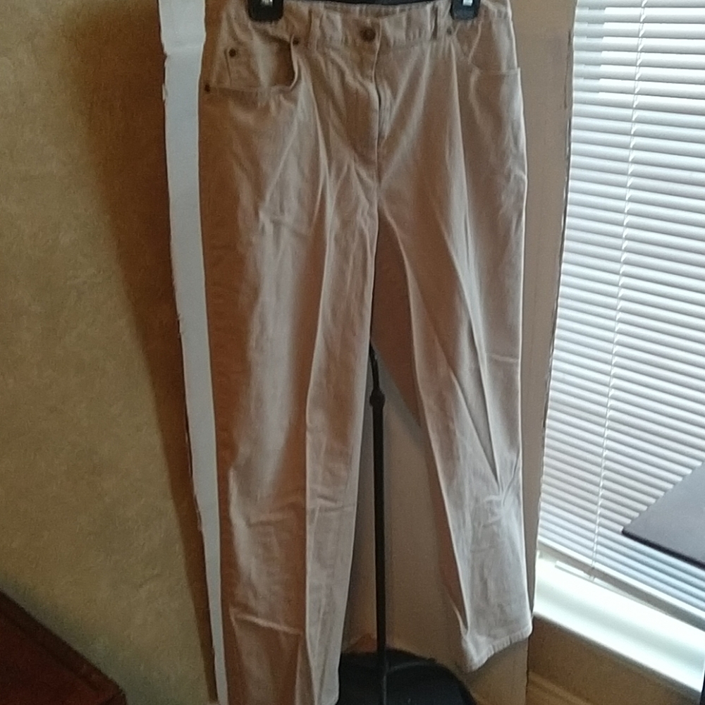 Kahki pants